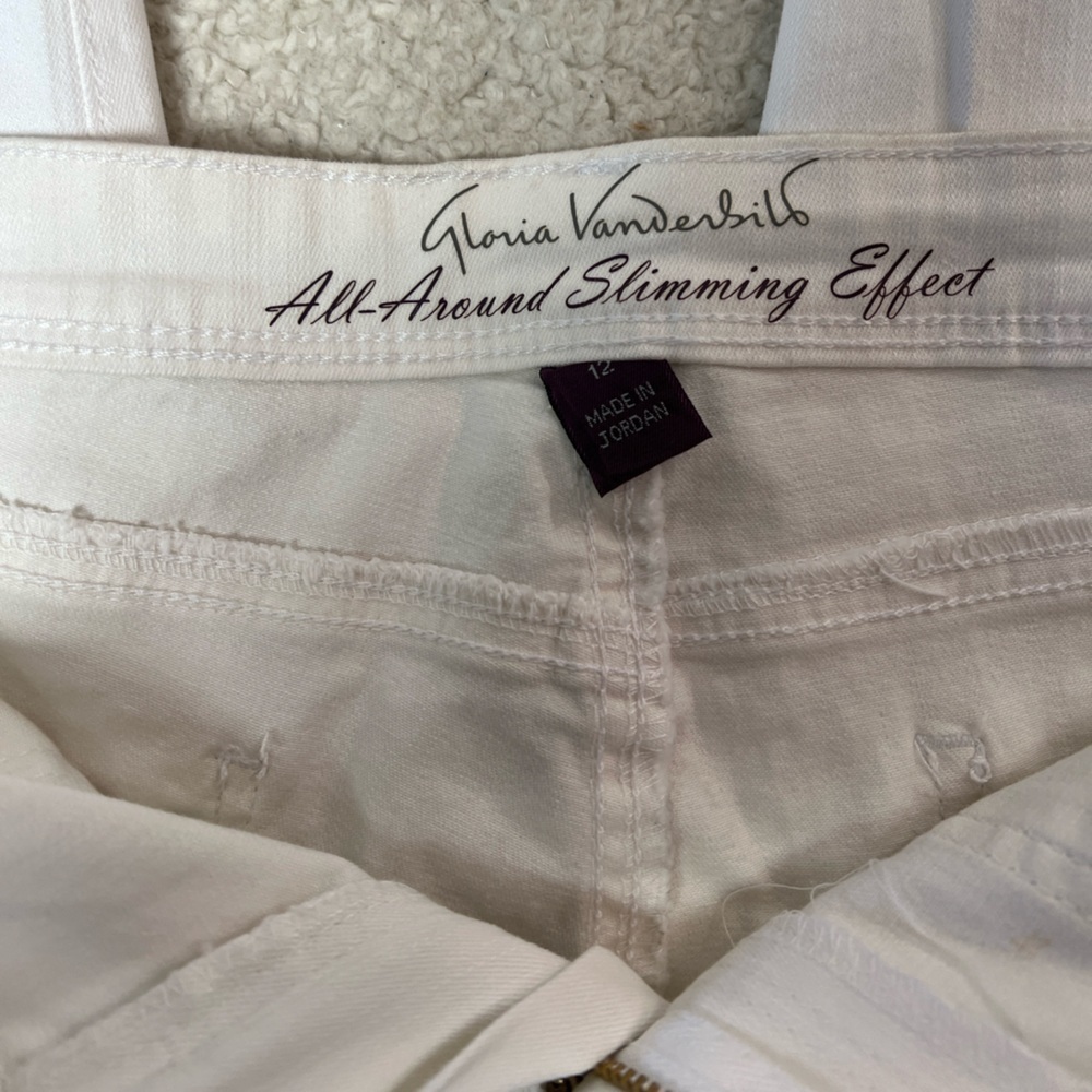 Gloria Vanderbilt Madelaine Prism White Straight-Leg Capris - Picture 3 of 9